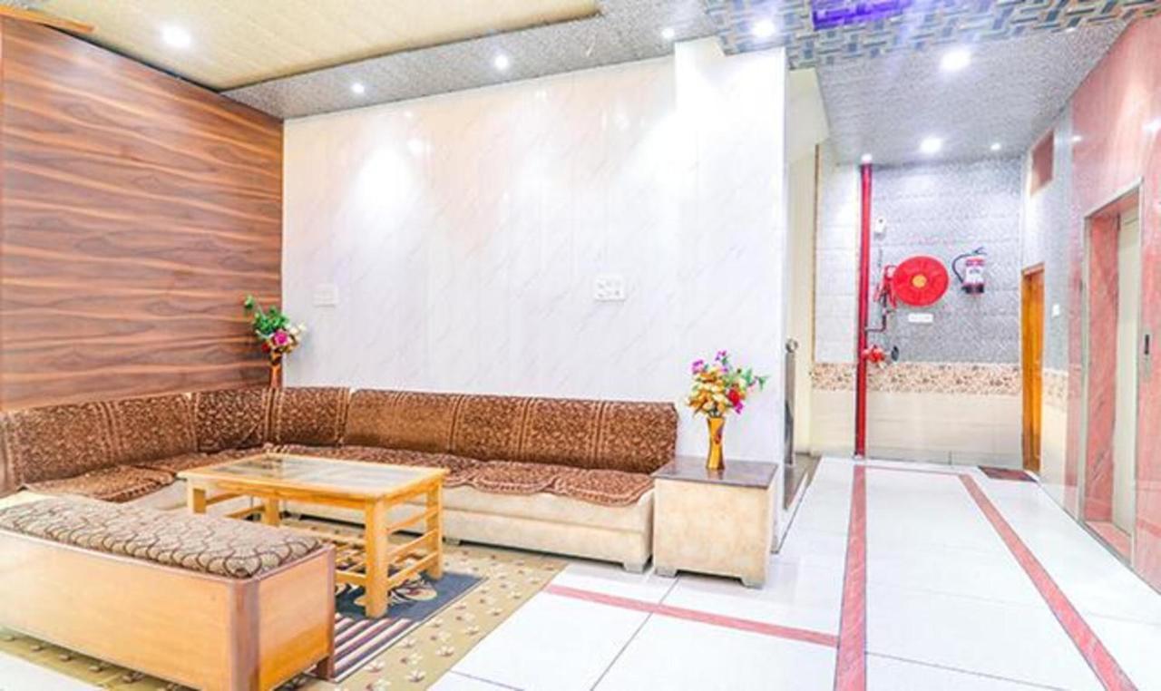 Capital O 64299 Hotel Suncity Juhi Bari Экстерьер фото